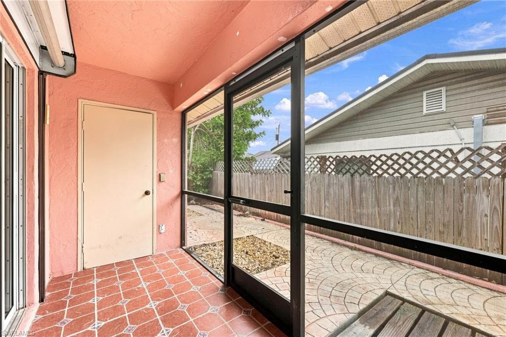 4436/4438 Pine Lake RD-27