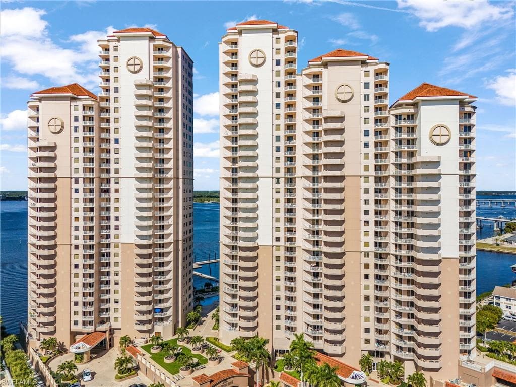 2090 W First ST 1009-1