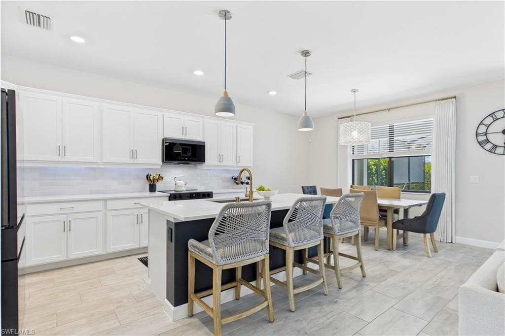 13883 Pine Lodge LN-13