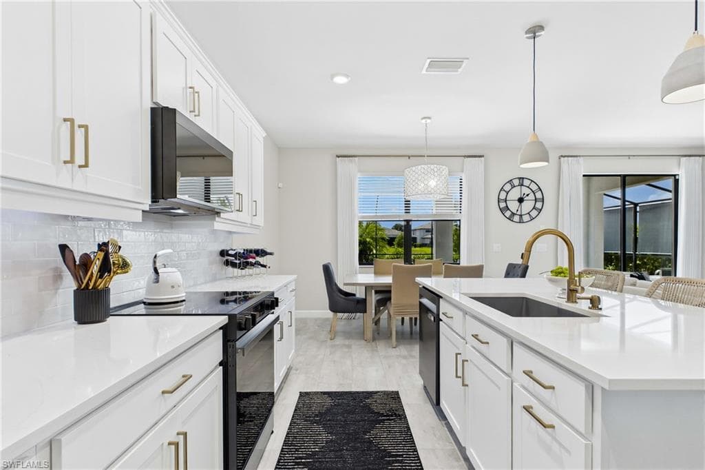 13883 Pine Lodge LN-17