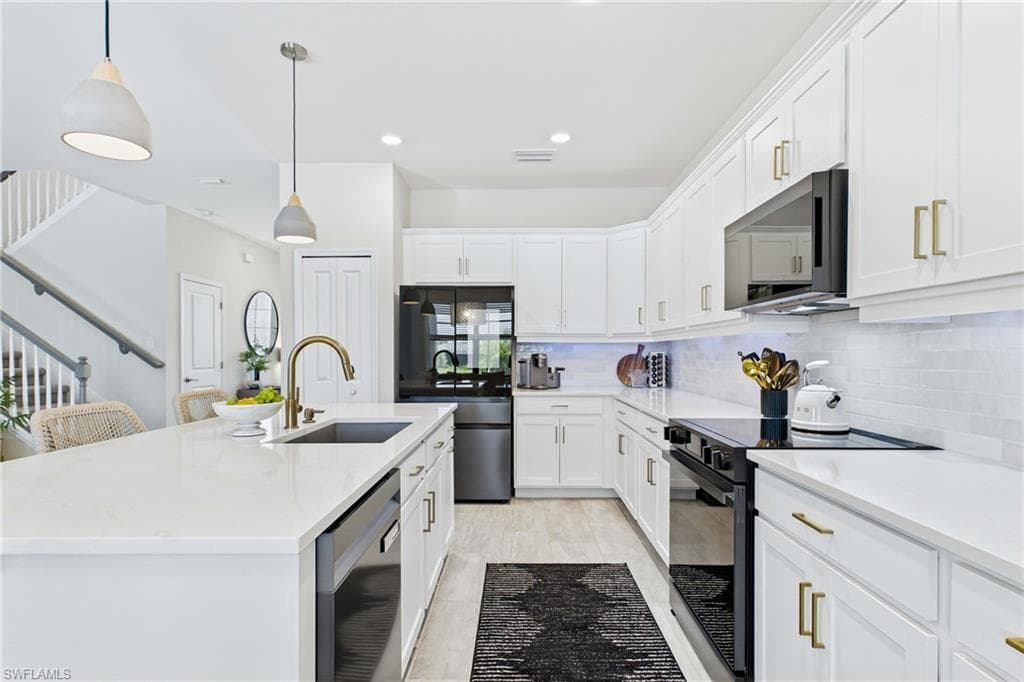 13883 Pine Lodge LN-16