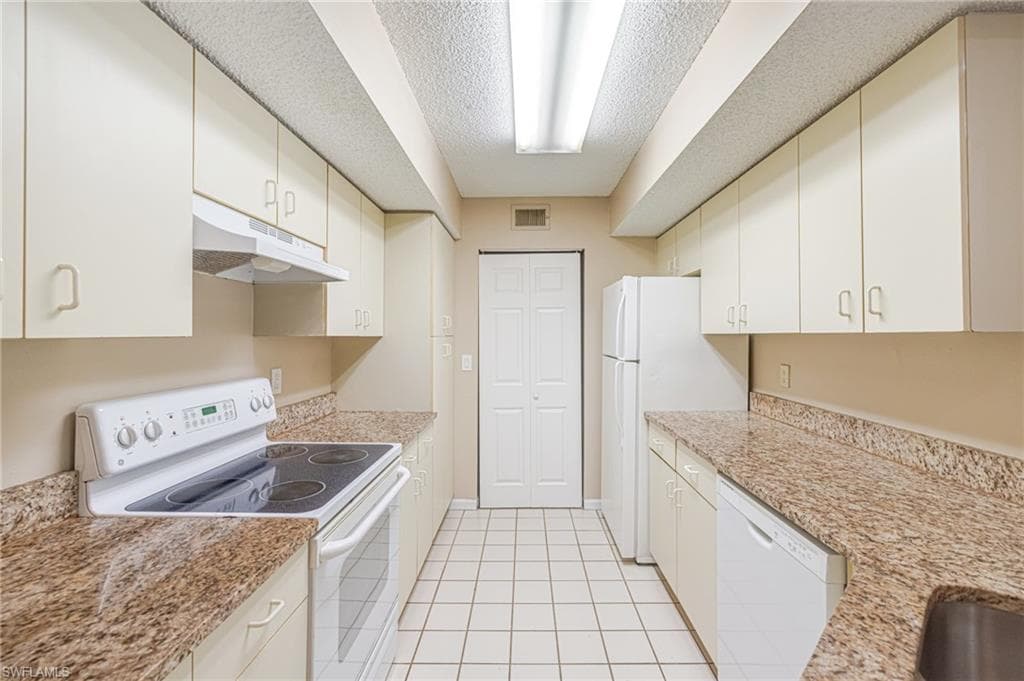 13515 Eagle Ridge DR-23