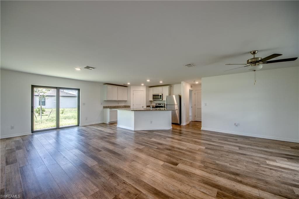 861 Winwood CIR-5