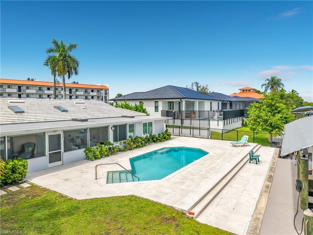 225 3rd ST-6