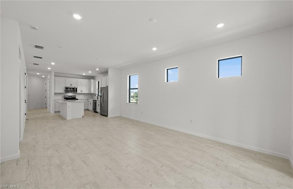 2094 Seville LN-17