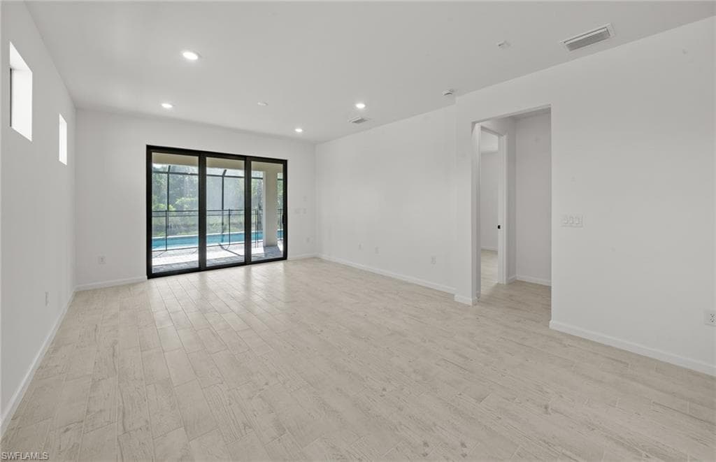 2094 Seville LN-12