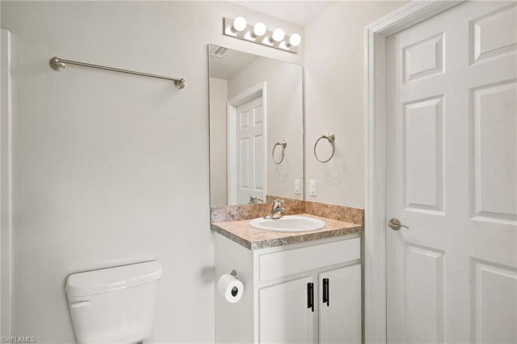 3166 Estancia LN-12
