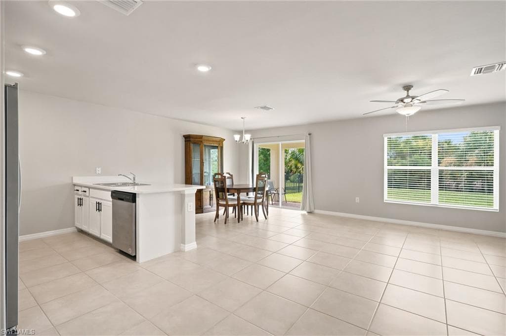 3166 Estancia LN-22