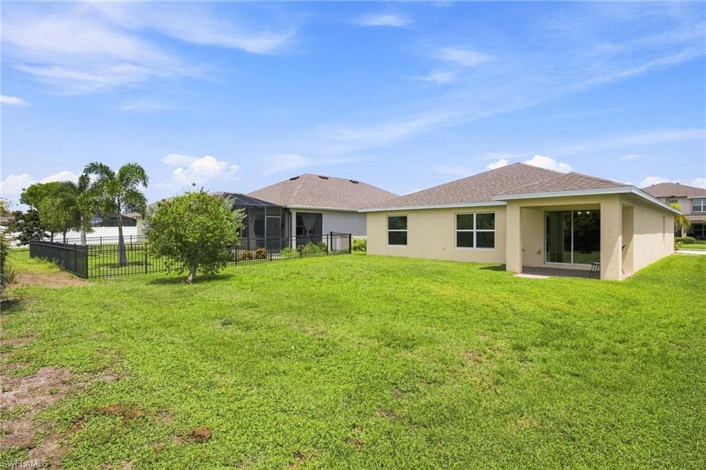 3166 Estancia LN-4