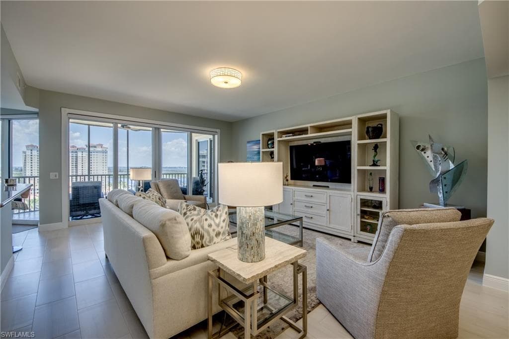 6081 Silver King BLVD 1002-5