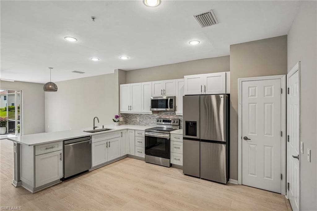 1104 Oxford LN 44-2