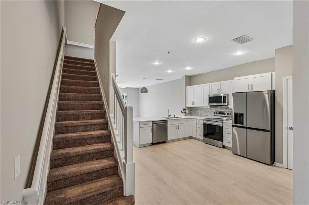 1104 Oxford LN 44-10