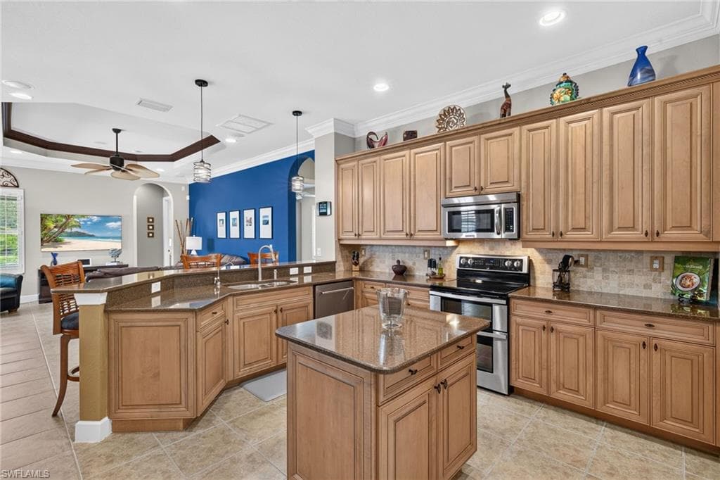 10897 Stonington AVE-7