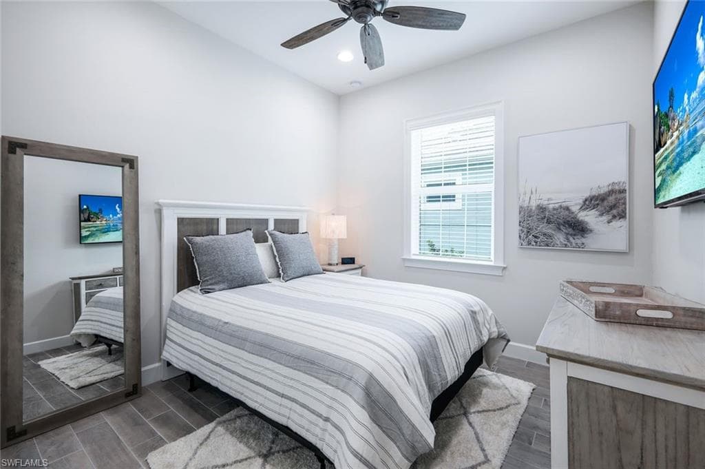 6875 Saona CT-9
