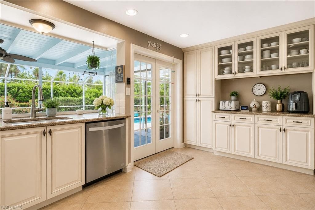 1352 Oaklawn CT-5