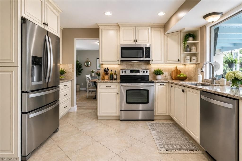 1352 Oaklawn CT-6