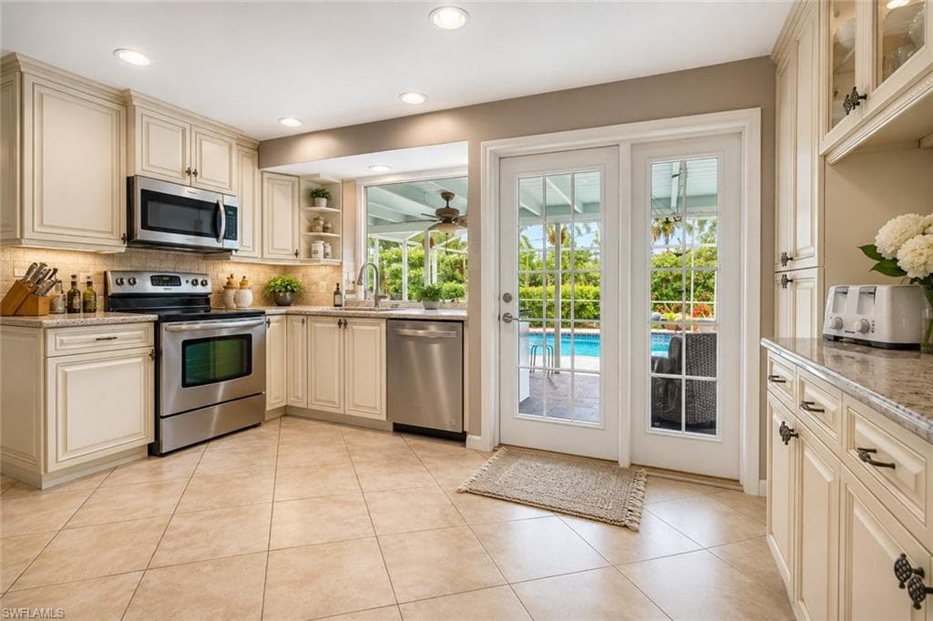 1352 Oaklawn CT-7