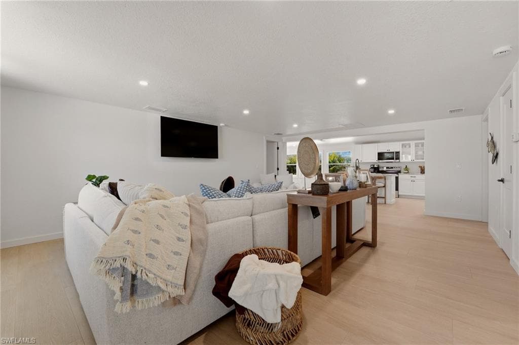 120 Stanford DR-7