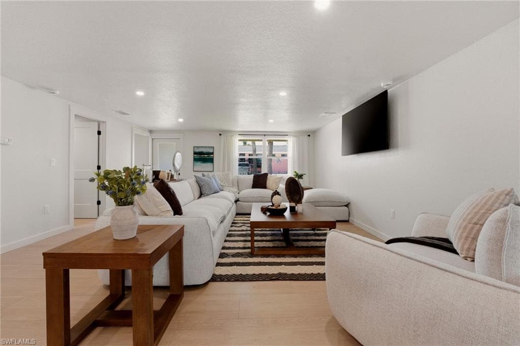 120 Stanford DR-9