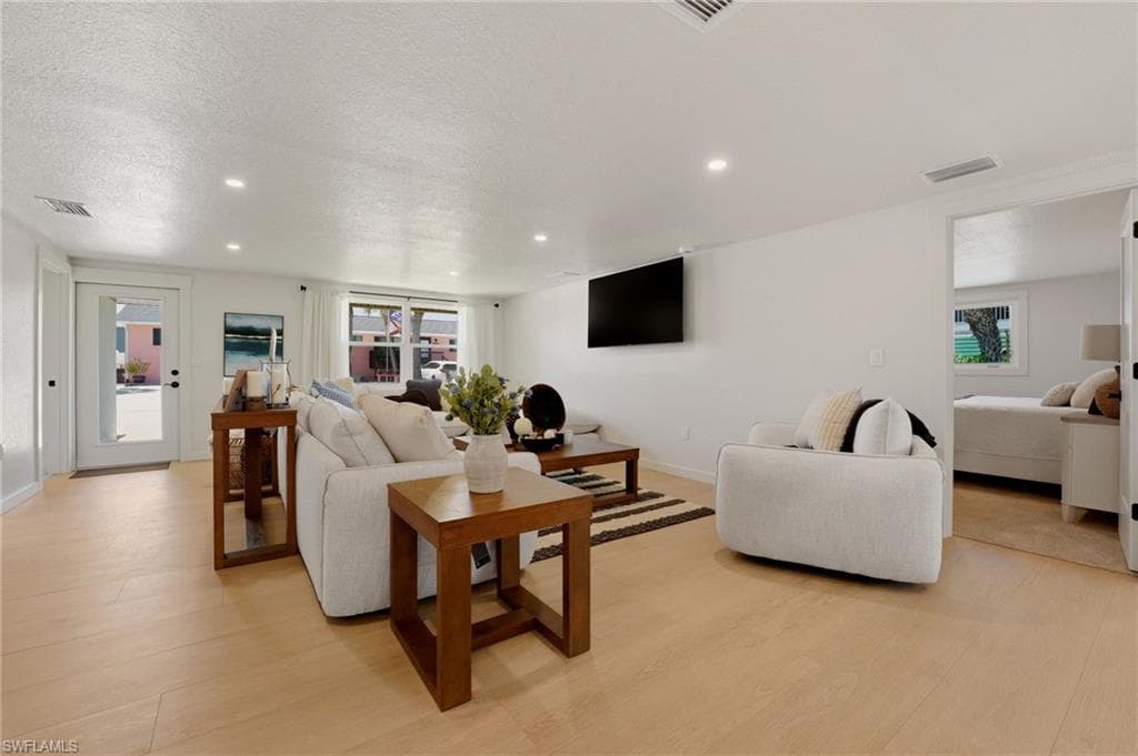 120 Stanford DR-8