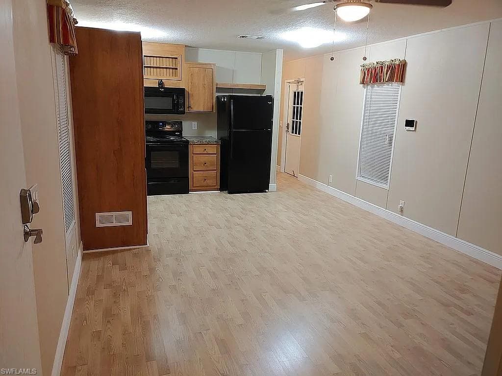330 N Cabbage Palm ST-13