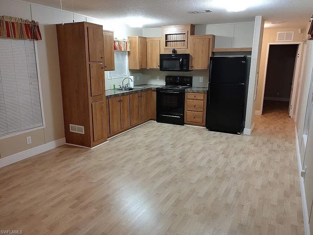 330 N Cabbage Palm ST-15