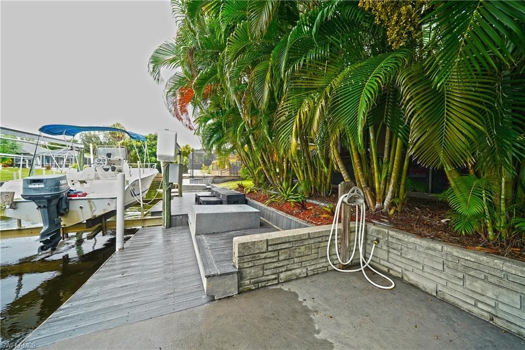 7228 Reymoor DR-7