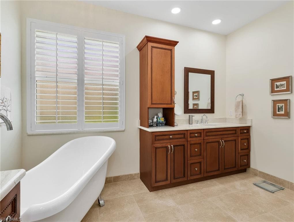 10842 Tiberio DR-24