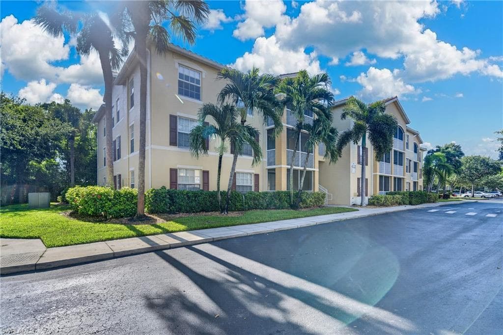 4122 Residence DR 121-22