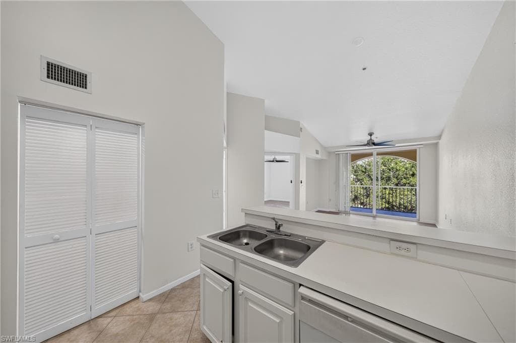 4122 Residence DR 121-9