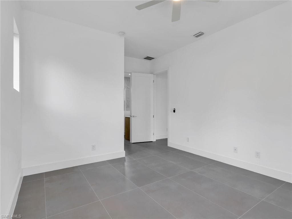 11042 Carnegie AVE-16