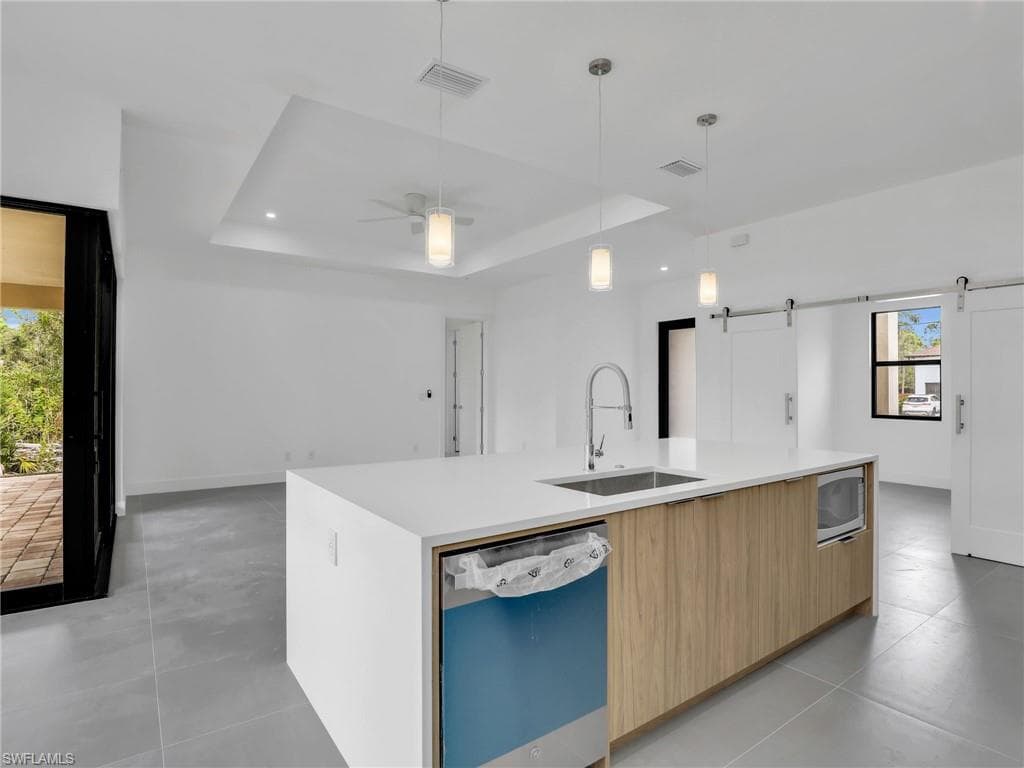 11042 Carnegie AVE-12