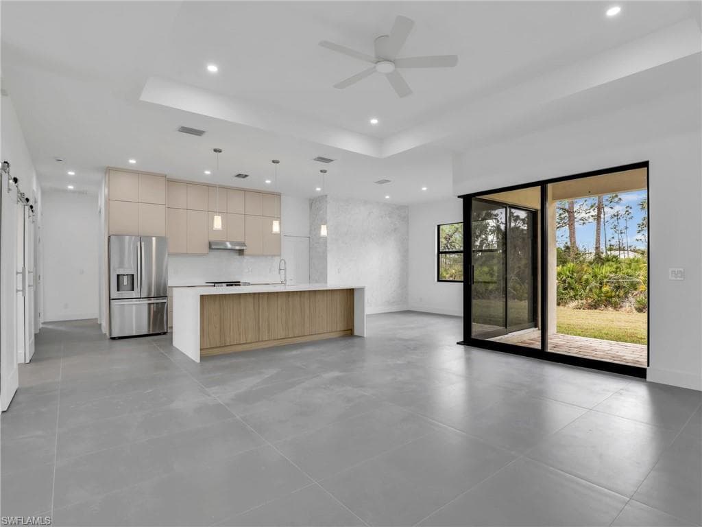 11042 Carnegie AVE-4