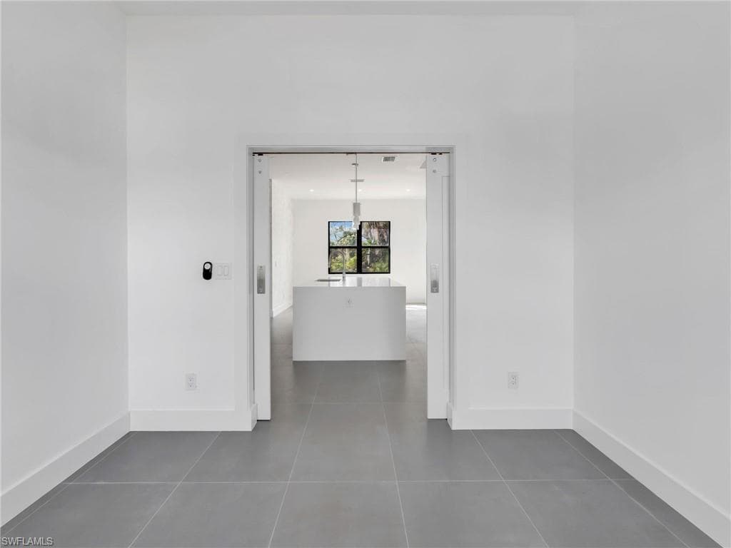 11042 Carnegie AVE-25