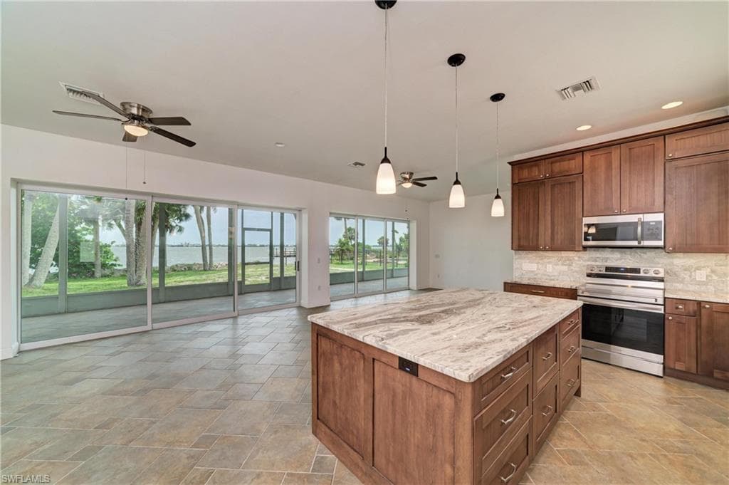 211 Bahia Vista DR-17
