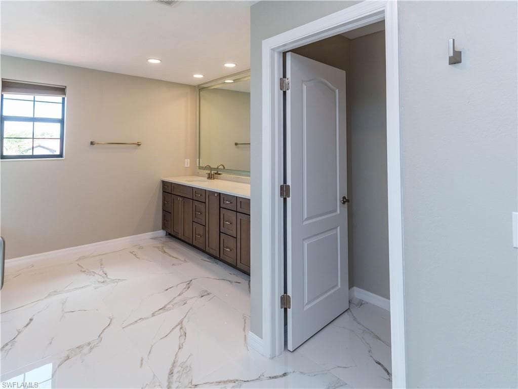 1588 Vizcaya LN-23