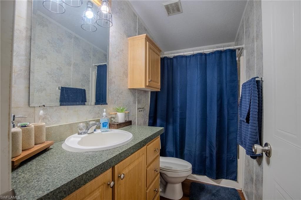 1205 Inverness AVE-17