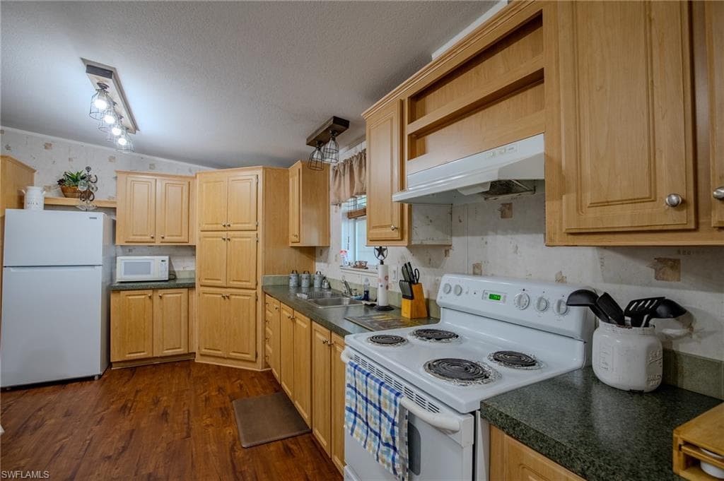 1205 Inverness AVE-9