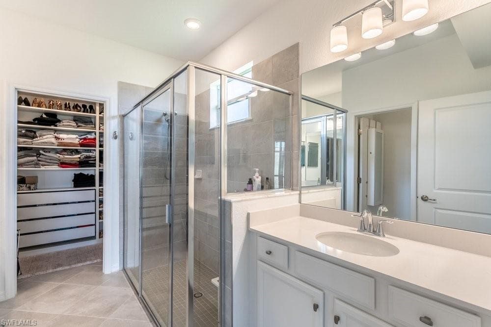 2645 Vine AVE-17