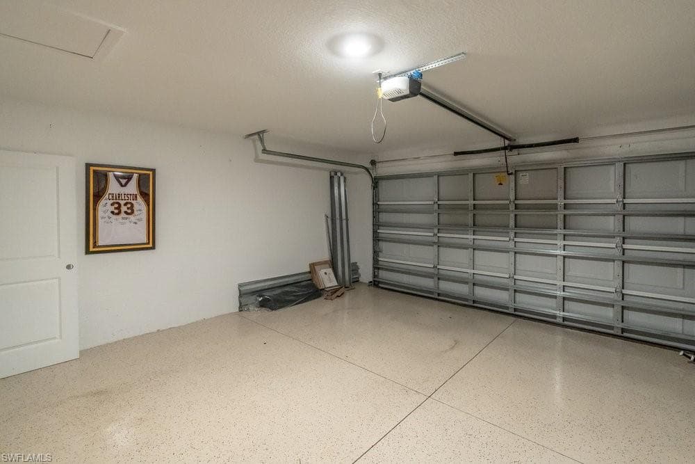 2645 Vine AVE-24