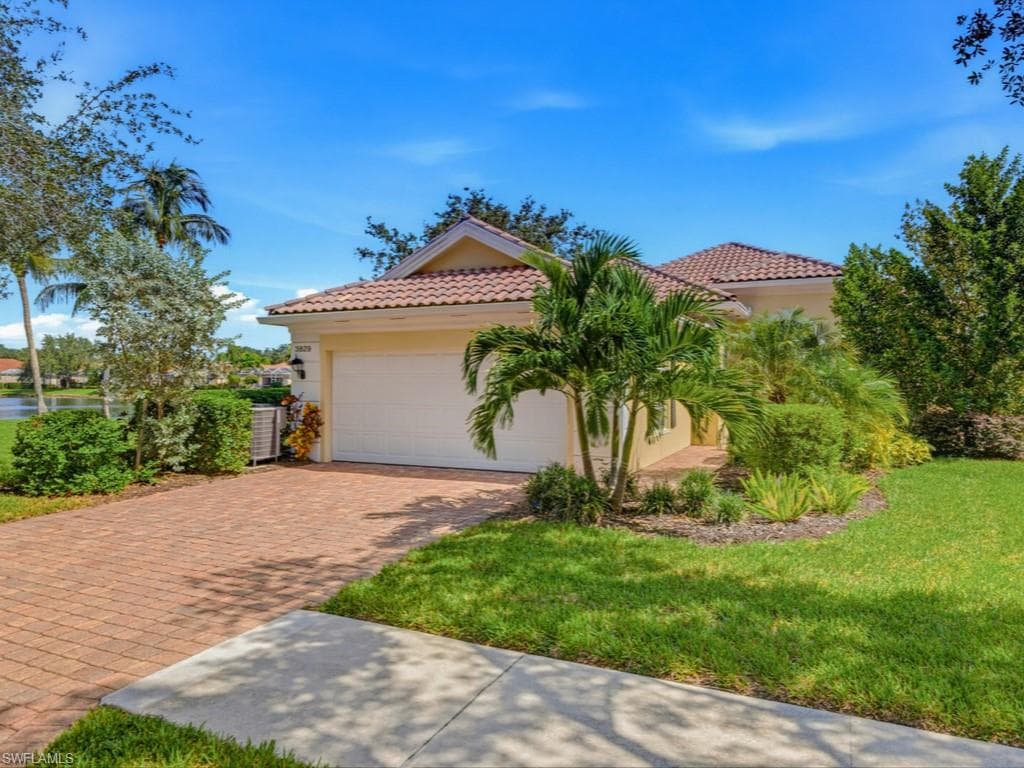 3829 Whidbey WAY-2