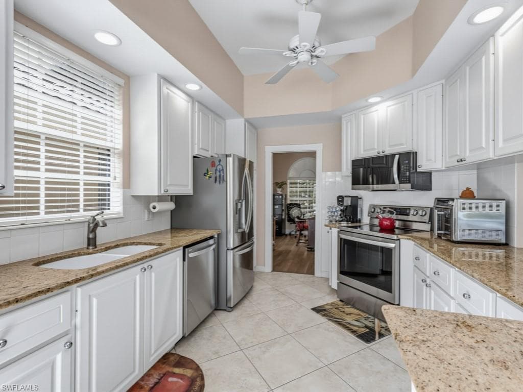 3829 Whidbey WAY-5