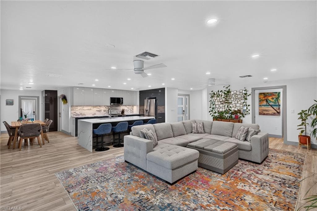 701 Santa Margerita LN-7