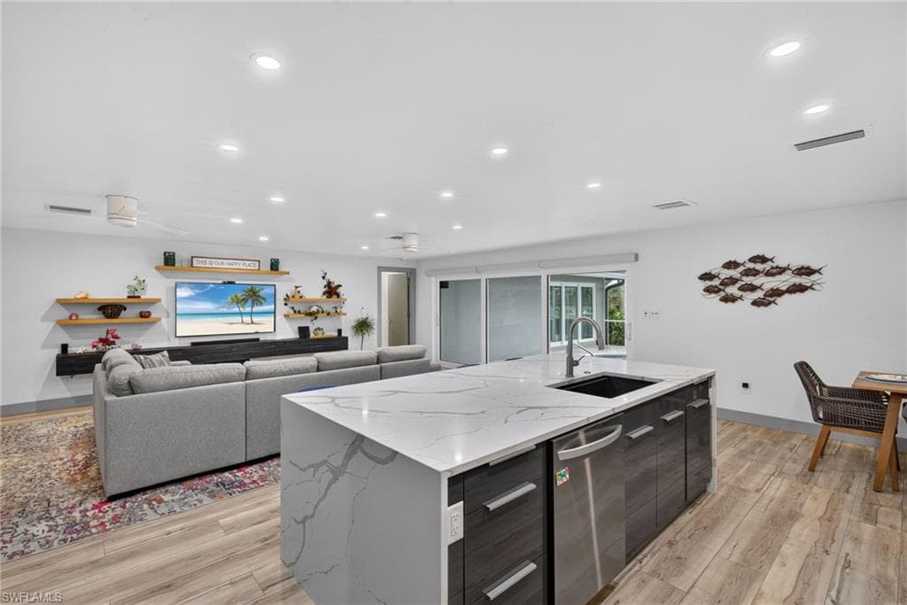 701 Santa Margerita LN-15