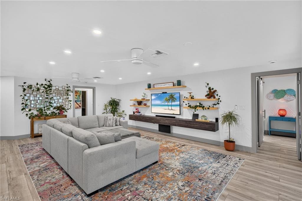 701 Santa Margerita LN-8