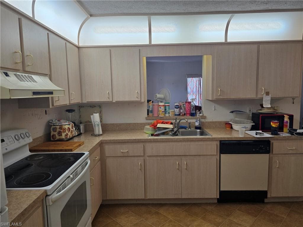 114 Highlands Lake DR-11