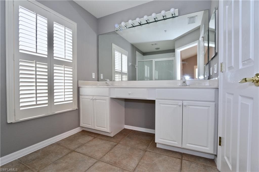 1055 Albany CT 217-12