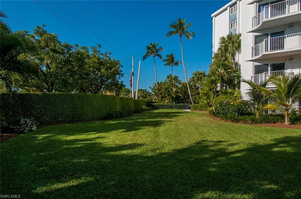 1300 Gulf Shore BLVD N 406-24