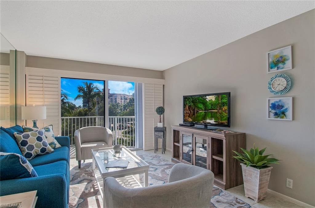 1300 Gulf Shore BLVD N 406-15