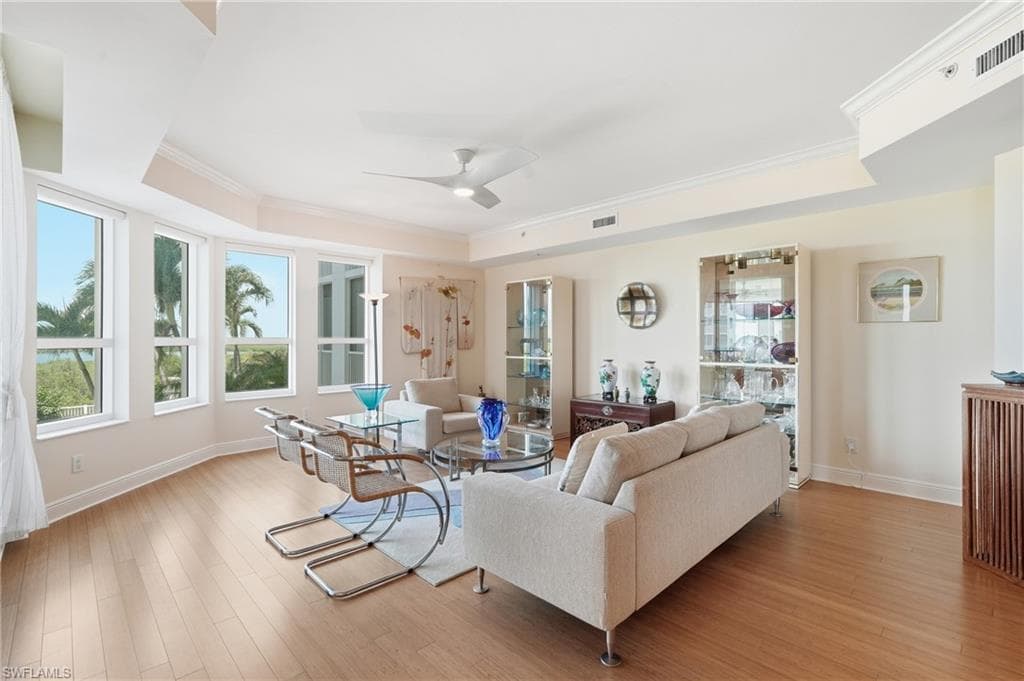 285 Grande WAY 401-6